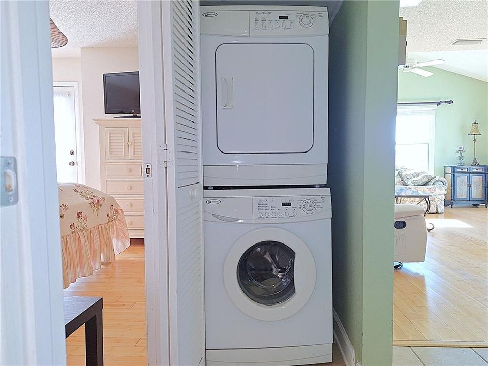 For Sale: $190,000 (1 beds, 1 baths, 680 Square Feet)