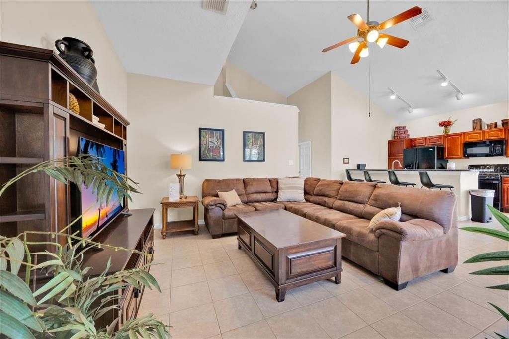 待售: $595,000 (7 贝兹, 6 浴室, 2884 平方英尺)