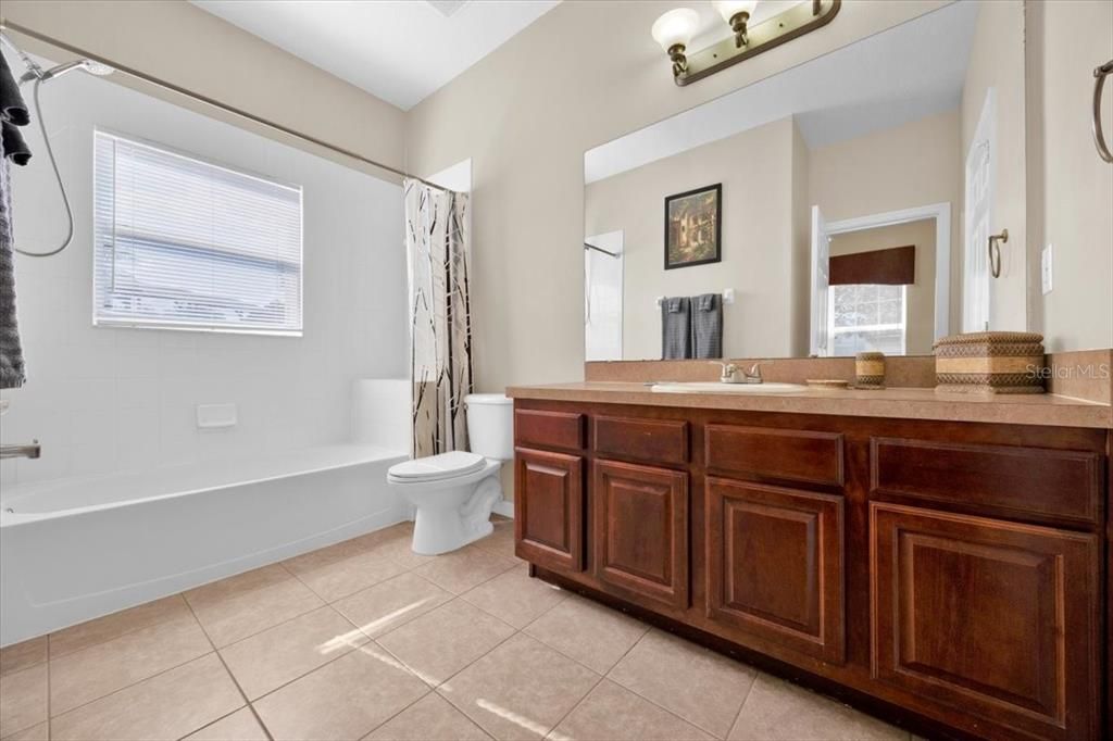 待售: $595,000 (7 贝兹, 6 浴室, 2884 平方英尺)