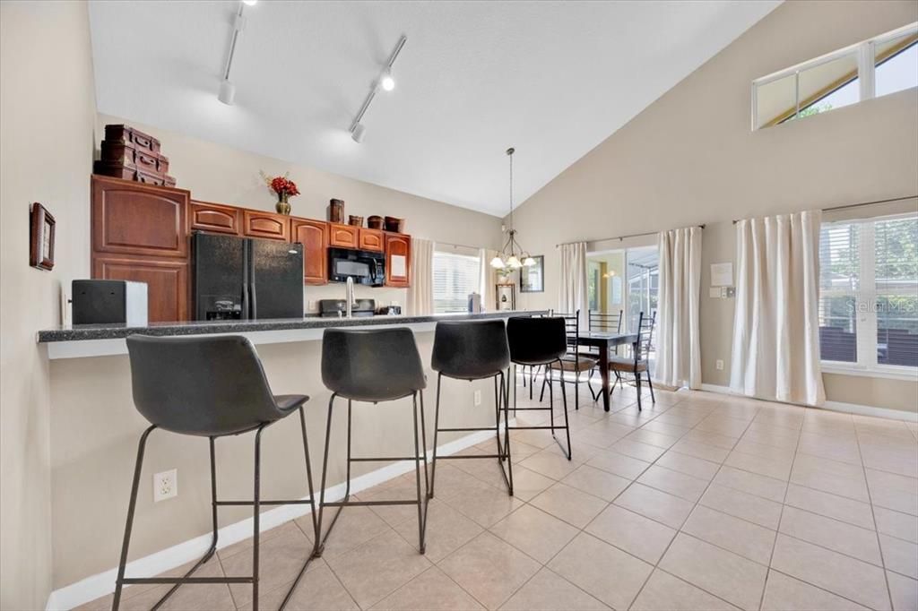 待售: $595,000 (7 贝兹, 6 浴室, 2884 平方英尺)