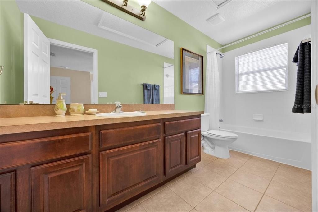 待售: $595,000 (7 贝兹, 6 浴室, 2884 平方英尺)