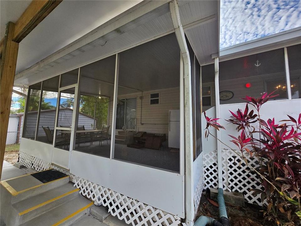 For Sale: $449,000 (3 beds, 2 baths, 1042 Square Feet)