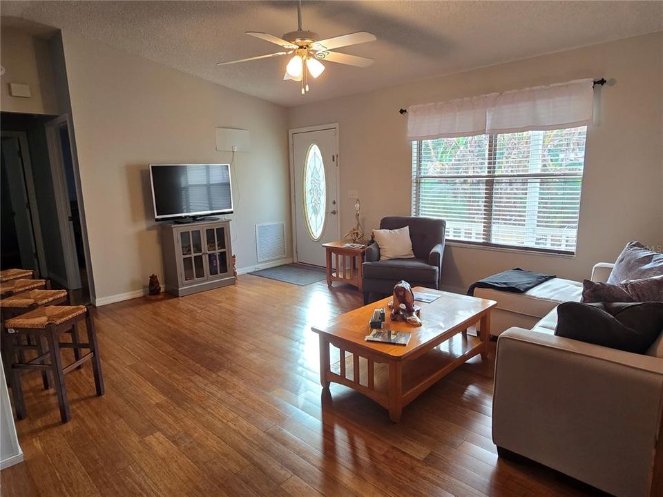 For Sale: $449,000 (3 beds, 2 baths, 1042 Square Feet)