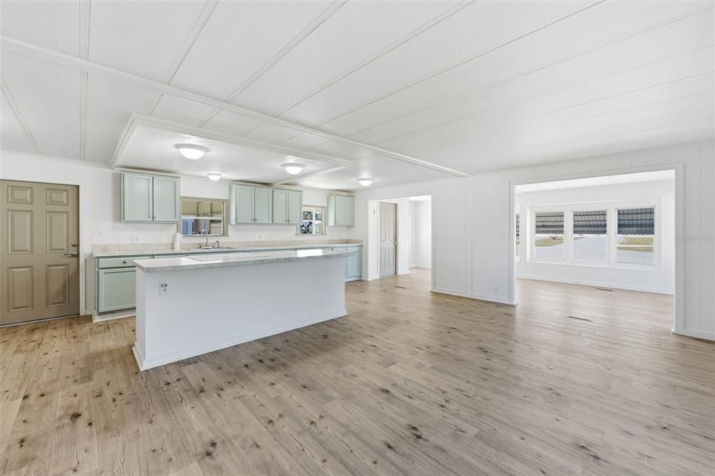 For Sale: $150,000 (3 beds, 2 baths, 1212 Square Feet)