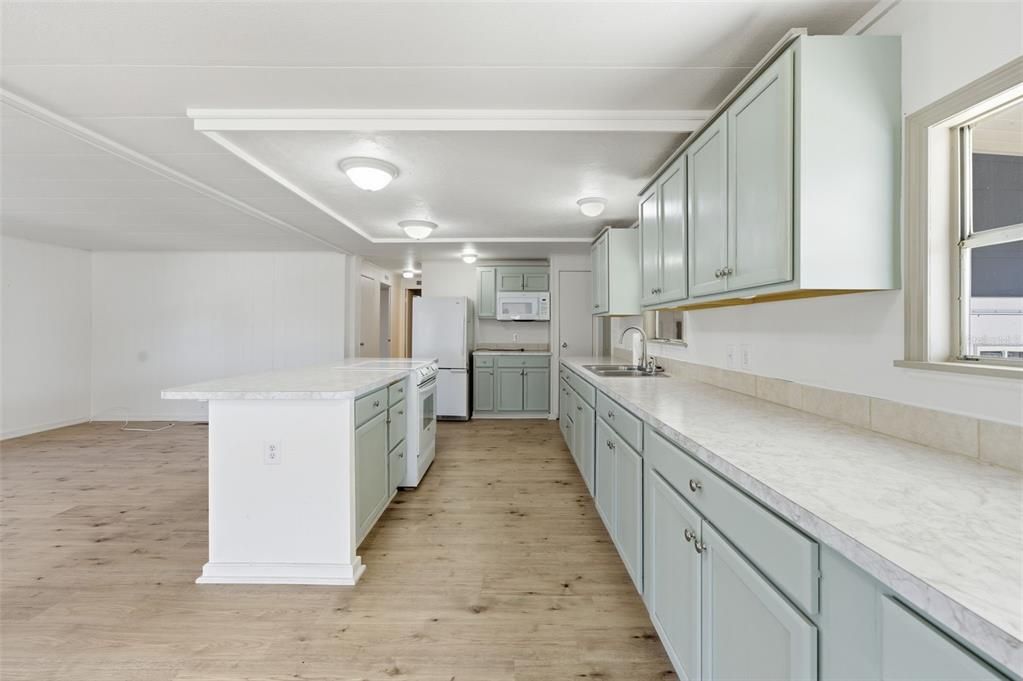 For Sale: $150,000 (3 beds, 2 baths, 1212 Square Feet)