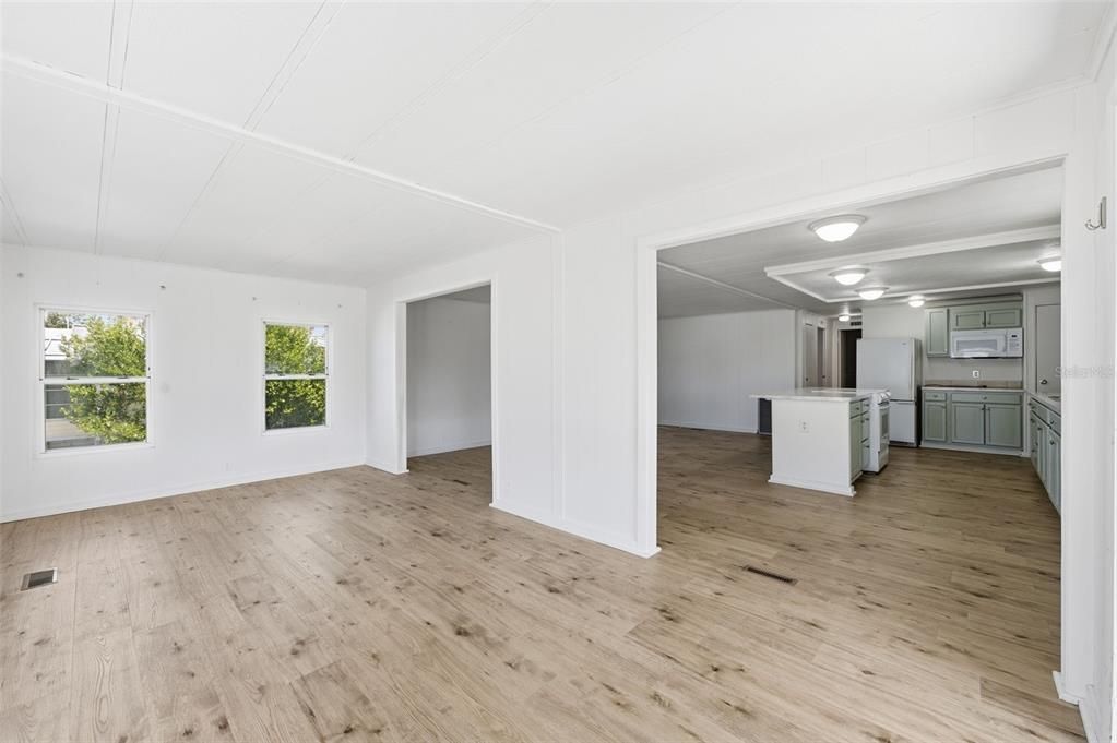 For Sale: $150,000 (3 beds, 2 baths, 1212 Square Feet)