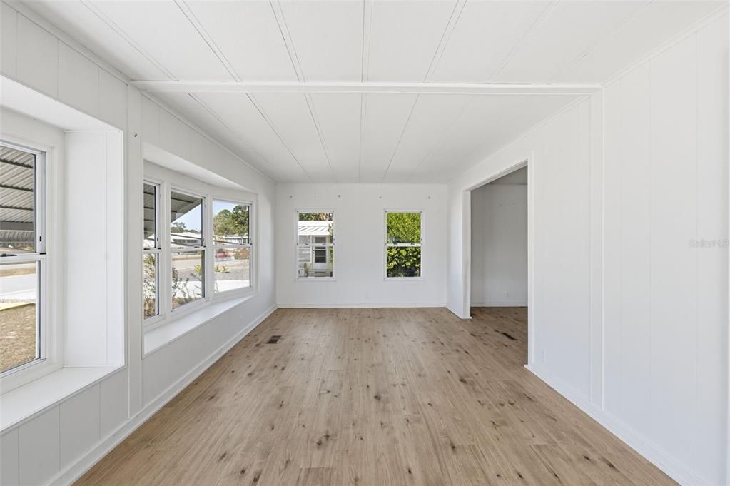 For Sale: $150,000 (3 beds, 2 baths, 1212 Square Feet)