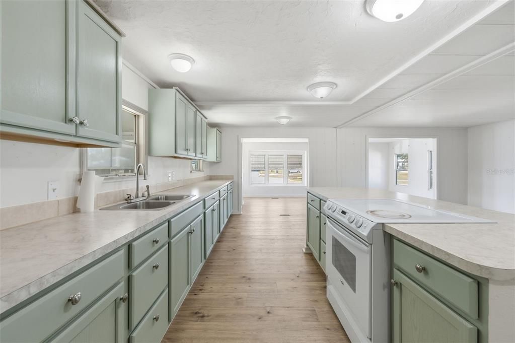 For Sale: $150,000 (3 beds, 2 baths, 1212 Square Feet)