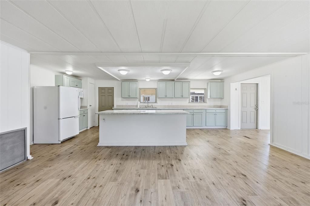 For Sale: $150,000 (3 beds, 2 baths, 1212 Square Feet)