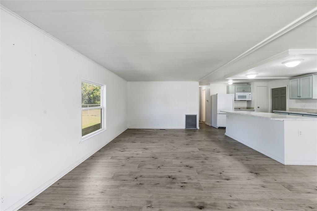 For Sale: $150,000 (3 beds, 2 baths, 1212 Square Feet)