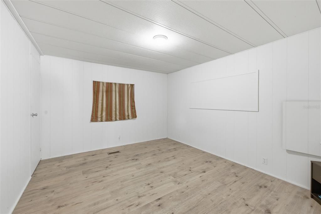 For Sale: $150,000 (3 beds, 2 baths, 1212 Square Feet)