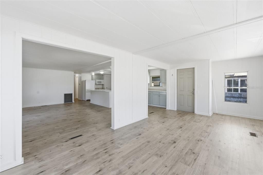 For Sale: $150,000 (3 beds, 2 baths, 1212 Square Feet)