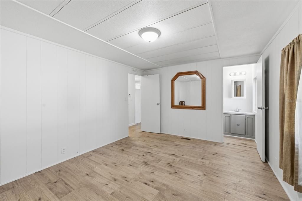 For Sale: $150,000 (3 beds, 2 baths, 1212 Square Feet)