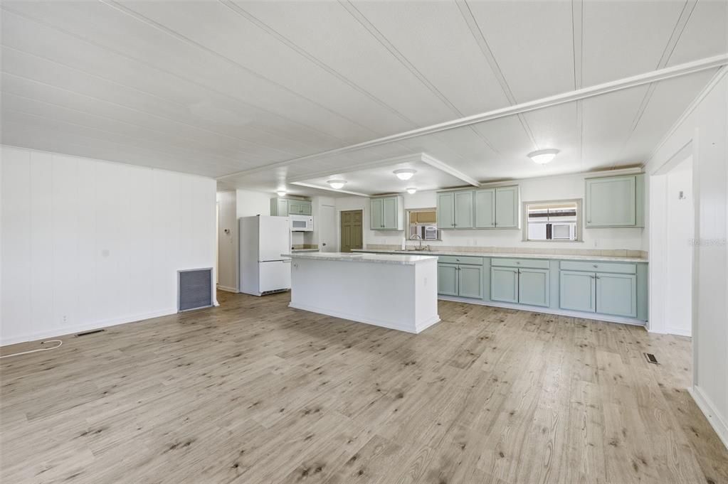 For Sale: $150,000 (3 beds, 2 baths, 1212 Square Feet)