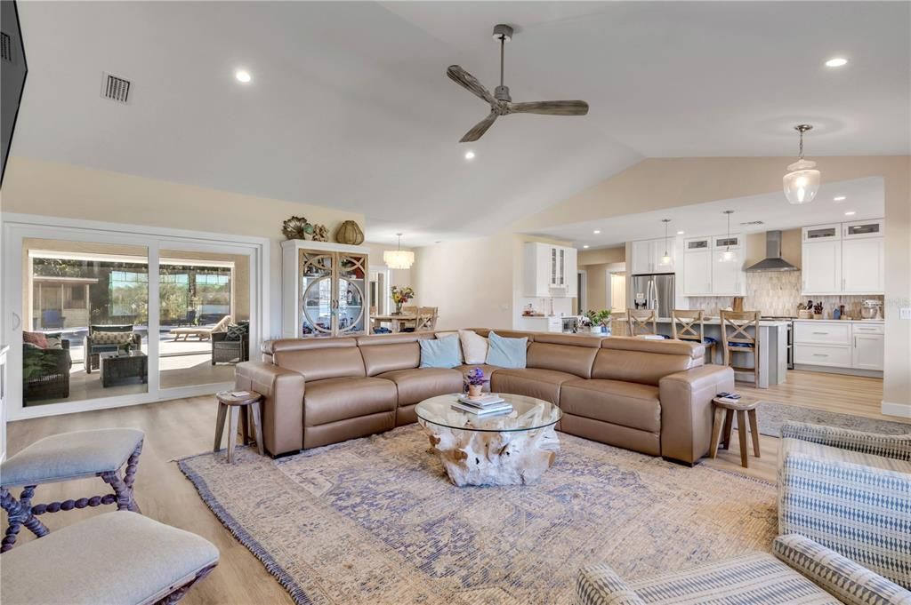 En Venta: $1,395,000 (3 camas, 2 baños, 2398 Pies cuadrados)