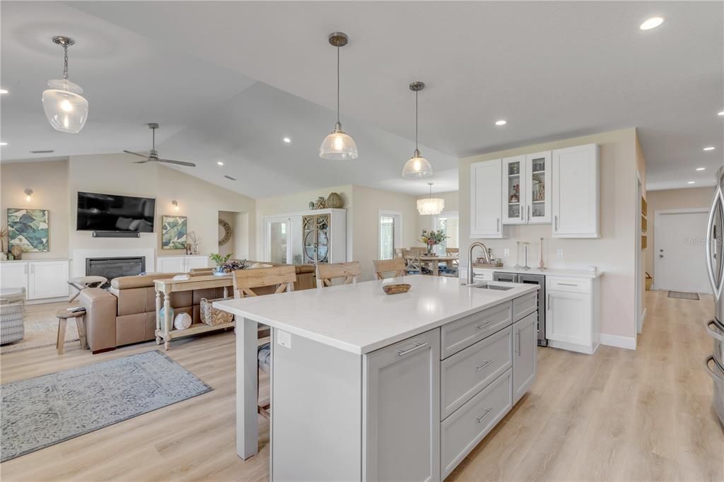 En Venta: $1,395,000 (3 camas, 2 baños, 2398 Pies cuadrados)