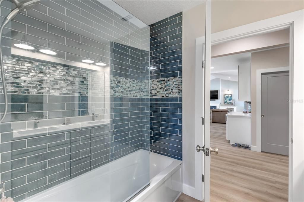 En Venta: $1,395,000 (3 camas, 2 baños, 2398 Pies cuadrados)