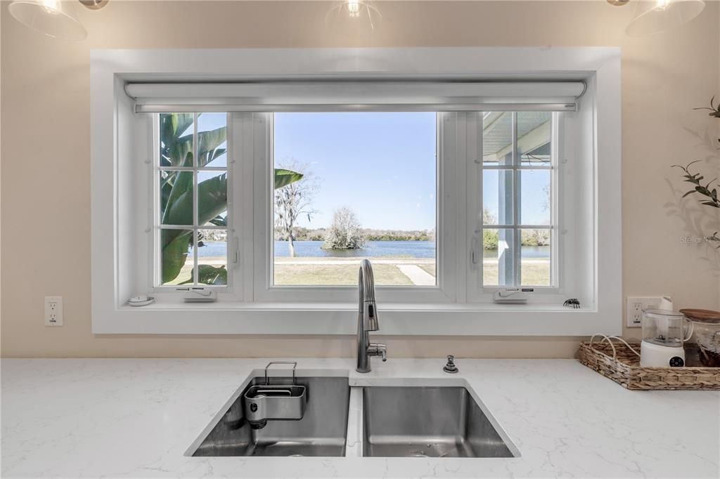 En Venta: $1,395,000 (3 camas, 2 baños, 2398 Pies cuadrados)