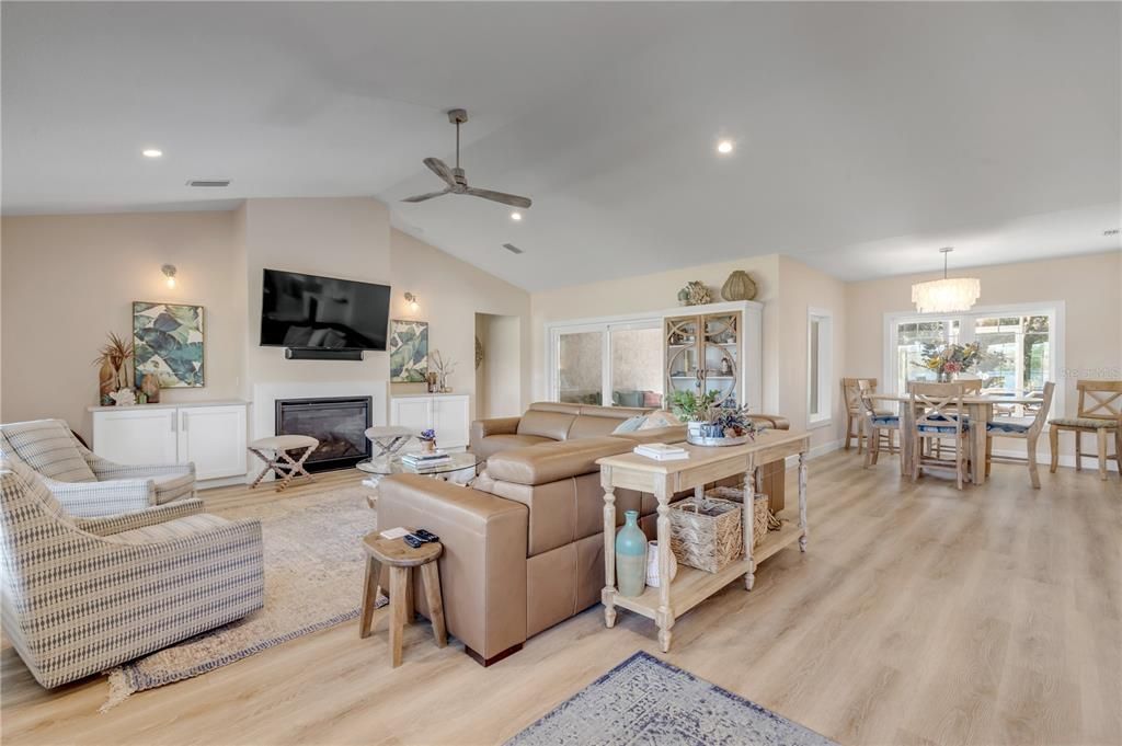 En Venta: $1,395,000 (3 camas, 2 baños, 2398 Pies cuadrados)