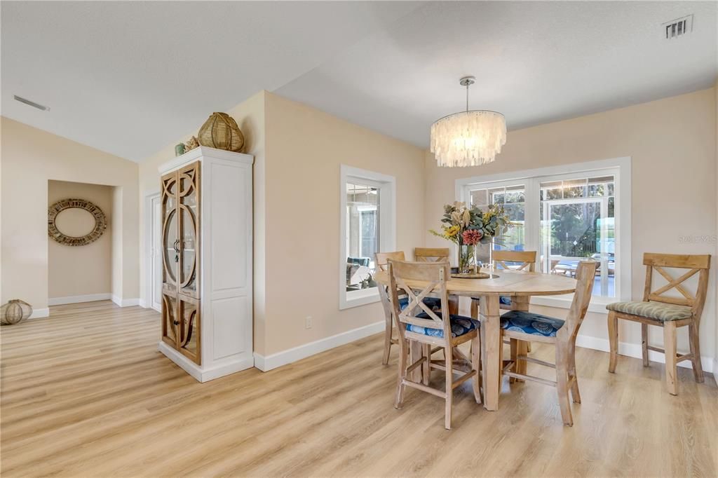 En Venta: $1,395,000 (3 camas, 2 baños, 2398 Pies cuadrados)