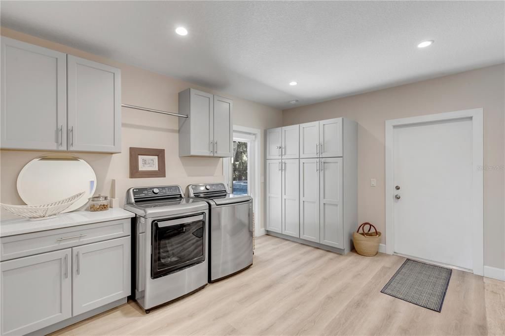 En Venta: $1,395,000 (3 camas, 2 baños, 2398 Pies cuadrados)