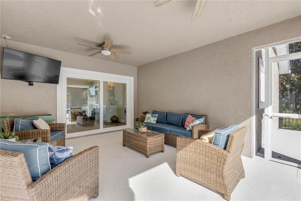 En Venta: $1,395,000 (3 camas, 2 baños, 2398 Pies cuadrados)