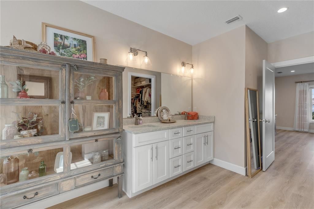 En Venta: $1,395,000 (3 camas, 2 baños, 2398 Pies cuadrados)