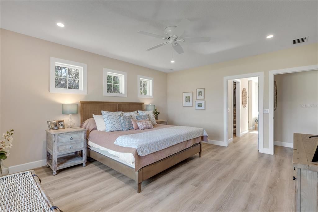 En Venta: $1,395,000 (3 camas, 2 baños, 2398 Pies cuadrados)