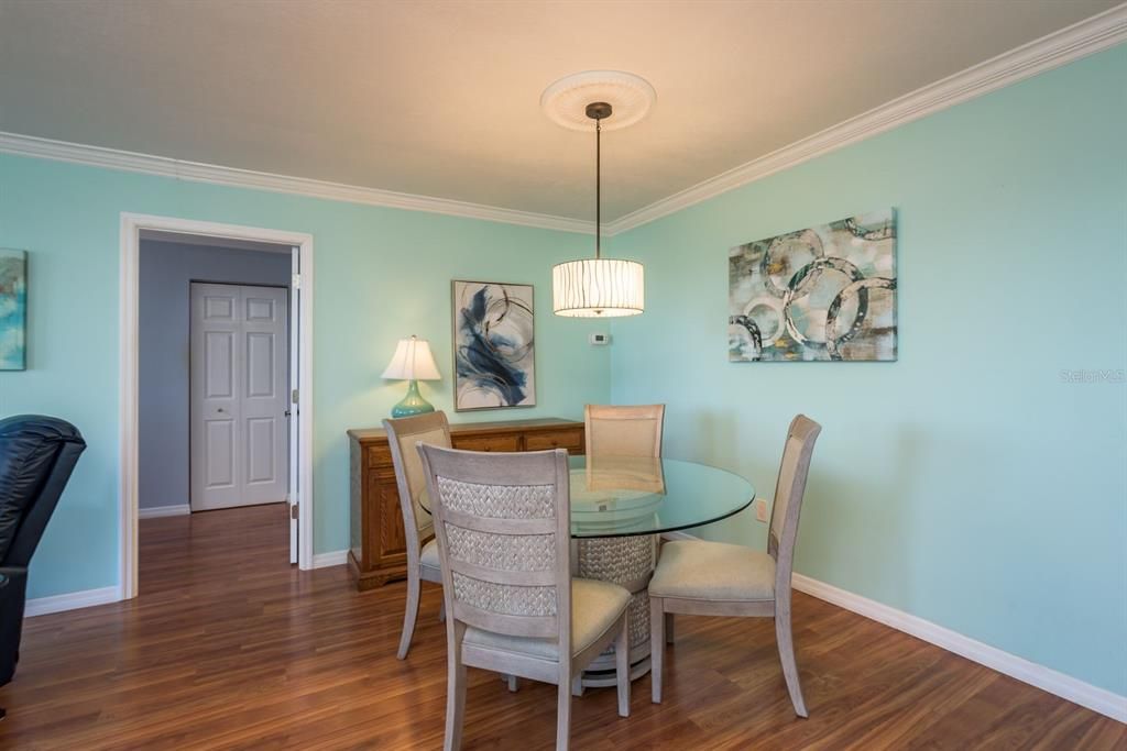 На продажу: $314,000 (2 спален, 2 ванн, 1100 Квадратных фут)