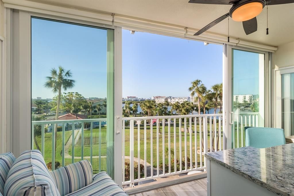 На продажу: $314,000 (2 спален, 2 ванн, 1100 Квадратных фут)