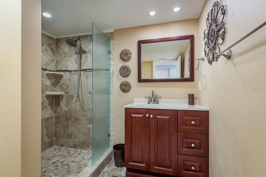 На продажу: $314,000 (2 спален, 2 ванн, 1100 Квадратных фут)