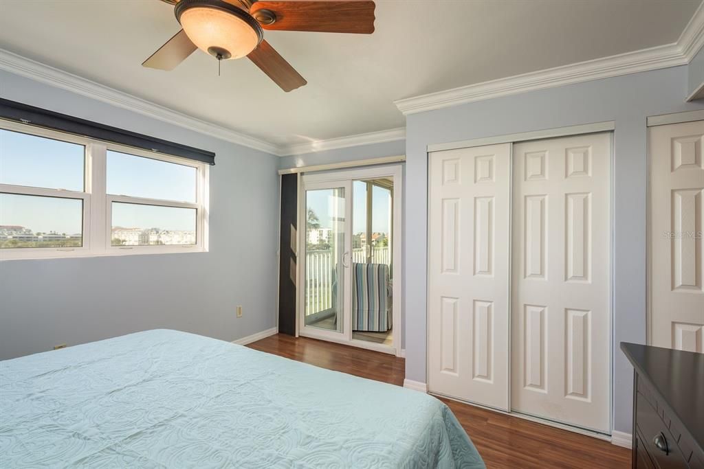 На продажу: $314,000 (2 спален, 2 ванн, 1100 Квадратных фут)