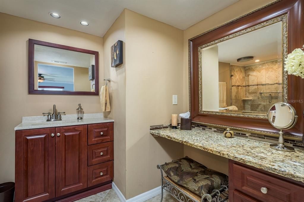 На продажу: $314,000 (2 спален, 2 ванн, 1100 Квадратных фут)