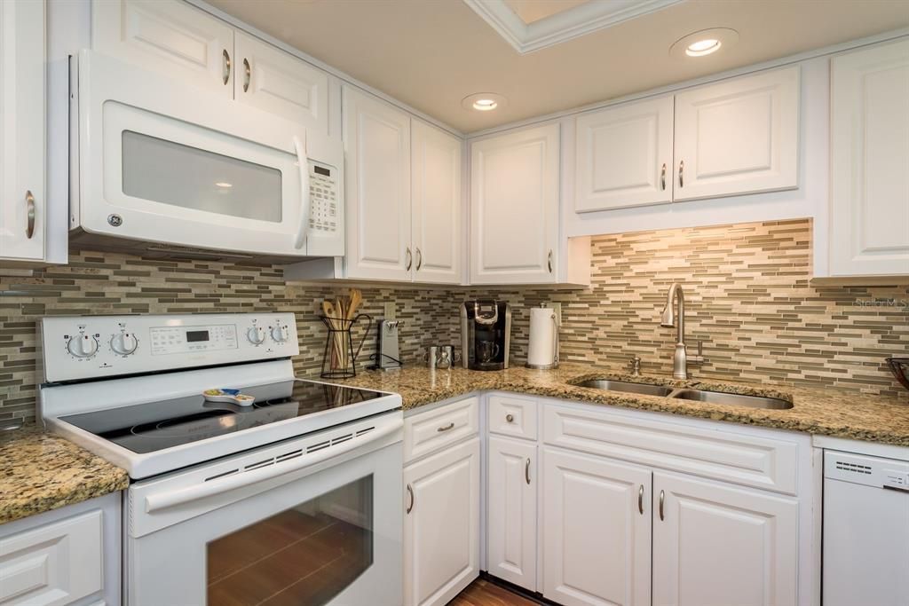 На продажу: $314,000 (2 спален, 2 ванн, 1100 Квадратных фут)