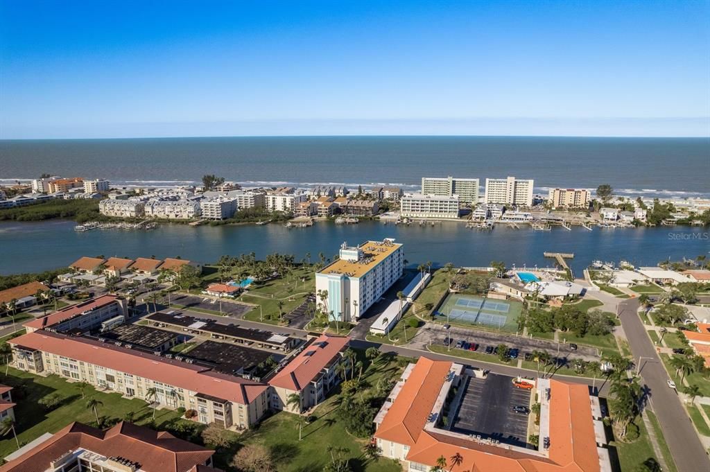 На продажу: $314,000 (2 спален, 2 ванн, 1100 Квадратных фут)