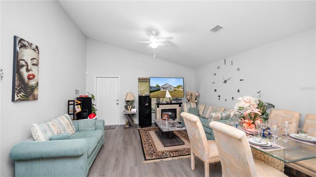 For Sale: $265,000 (3 beds, 2 baths, 1542 Square Feet)