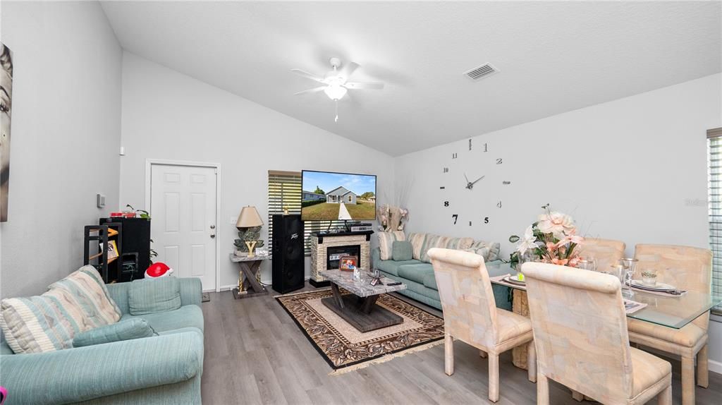 For Sale: $265,000 (3 beds, 2 baths, 1542 Square Feet)