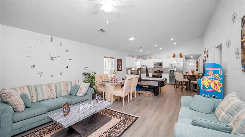 For Sale: $265,000 (3 beds, 2 baths, 1542 Square Feet)