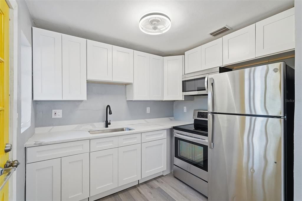 На продажу: $250,000 (2 спален, 1 ванн, 756 Квадратных фут)