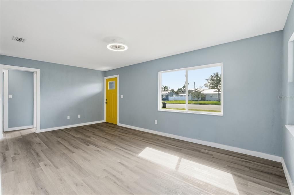 На продажу: $250,000 (2 спален, 1 ванн, 756 Квадратных фут)