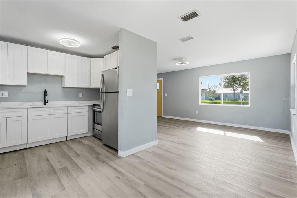 На продажу: $250,000 (2 спален, 1 ванн, 756 Квадратных фут)