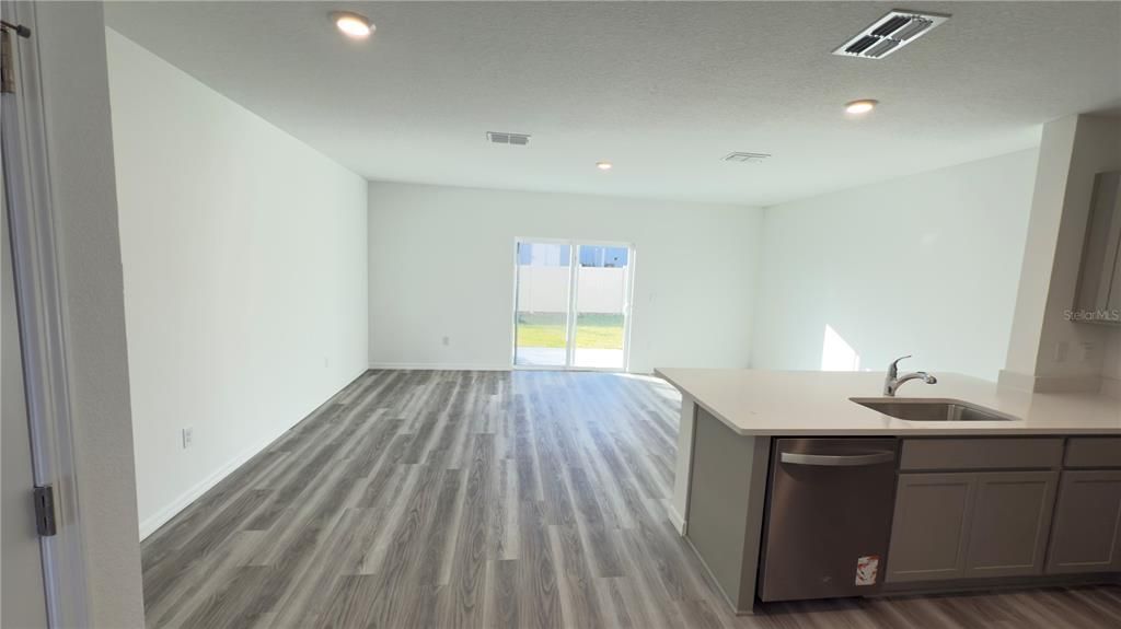 В аренду: $2,000 (3 спален, 2 ванн, 1463 Квадратных фут)