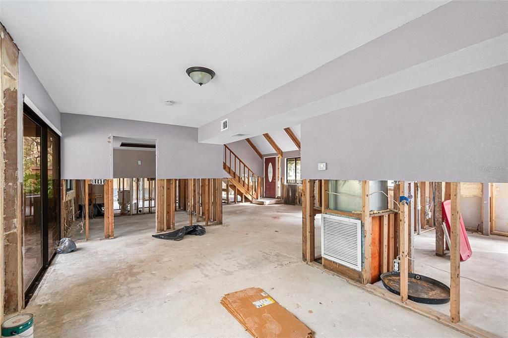 待售: $350,000 (5 贝兹, 2 浴室, 2444 平方英尺)