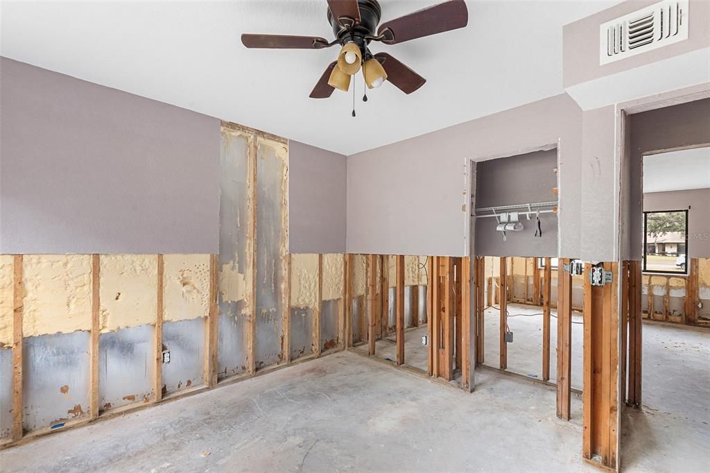 待售: $350,000 (5 贝兹, 2 浴室, 2444 平方英尺)