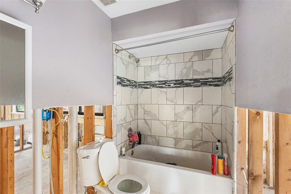 待售: $350,000 (5 贝兹, 2 浴室, 2444 平方英尺)