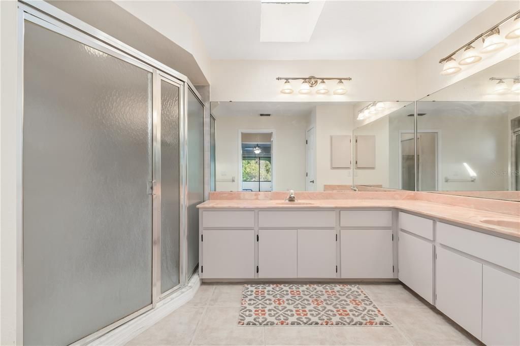 For Sale: $329,900 (4 beds, 2 baths, 2031 Square Feet)