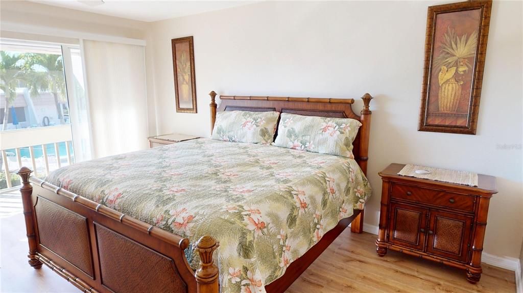 待售: $220,000 (2 贝兹, 2 浴室, 1114 平方英尺)