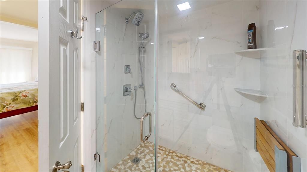 待售: $220,000 (2 贝兹, 2 浴室, 1114 平方英尺)