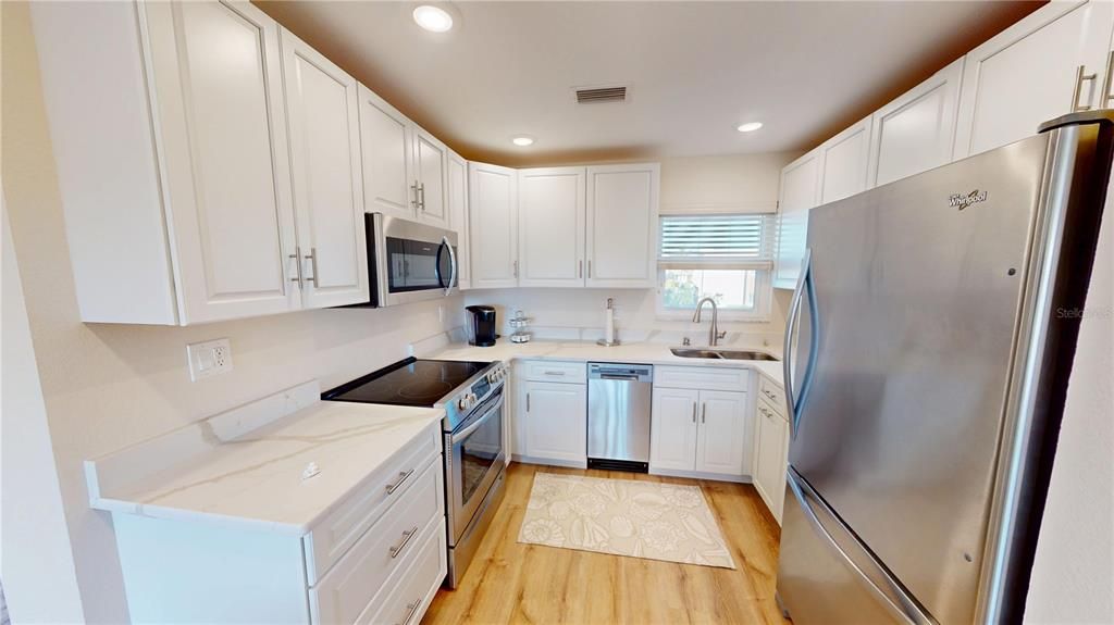 待售: $220,000 (2 贝兹, 2 浴室, 1114 平方英尺)