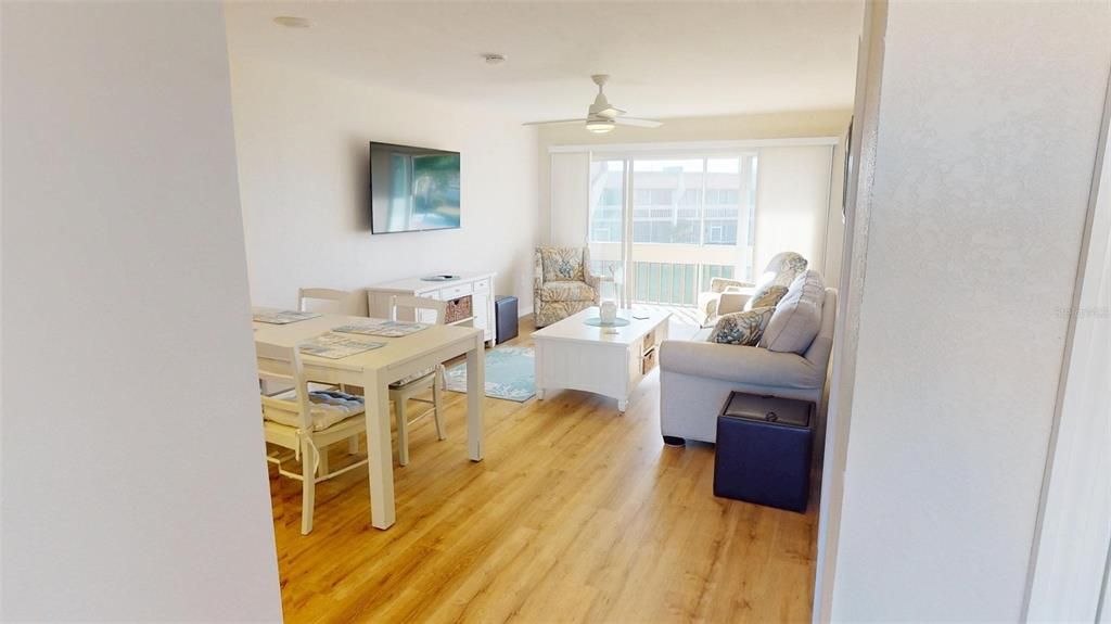 待售: $220,000 (2 贝兹, 2 浴室, 1114 平方英尺)